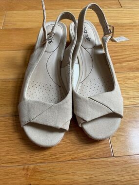 Lifestride Beige Open-Toe Wedge Sandals